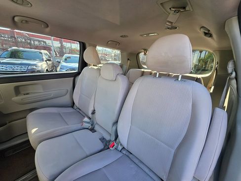 Used 2019 Kia Sedona LX image 27