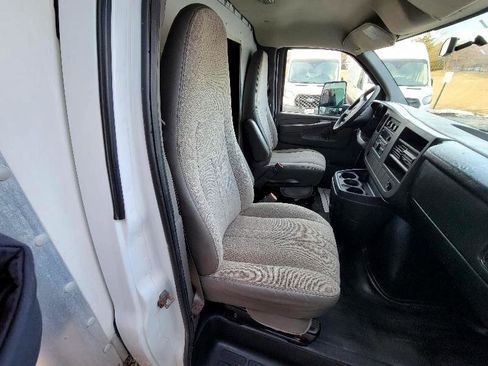 Used 2014 Chevrolet Express 4500 Extended image 34