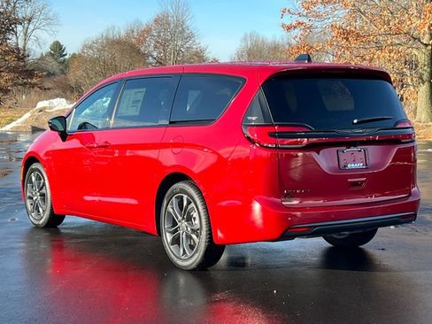 New 2026 Chrysler Pacifica Select FWD image 9