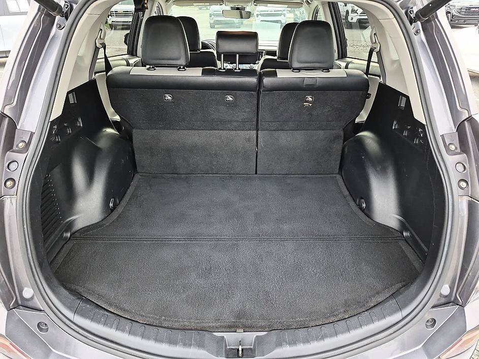 Used 2016 Toyota RAV4 Limited FWD image 32