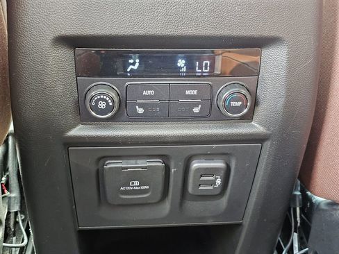Used 2018 Chevrolet Traverse High Country AWD/4WD image 19