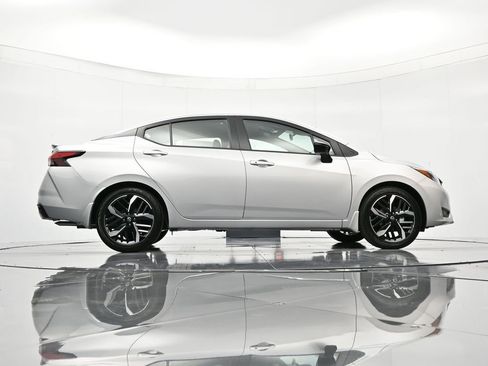 New 2025 Nissan Versa SR w/ Trunk Package FWD image 37