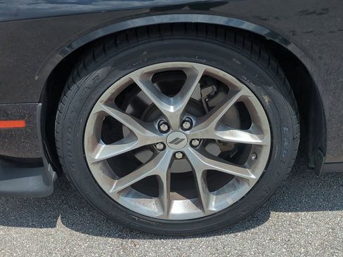 Used 2022 Dodge Challenger GT RWD image 12