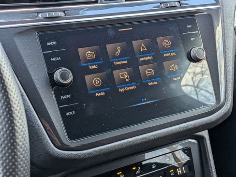 Used 2022 Volkswagen Tiguan SEL R-Line image 22