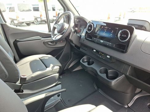 New 2026 Mercedes-Benz Sprinter 2500 image 10