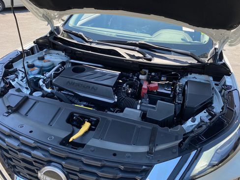 Used 2023 Nissan Rogue SV image 24