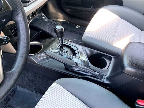 Used 2013 Toyota RAV4 LE AWD/4WD image 16