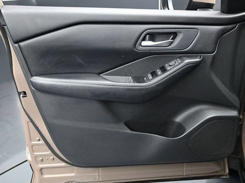Used 2025 Nissan Rogue SV FWD image 16