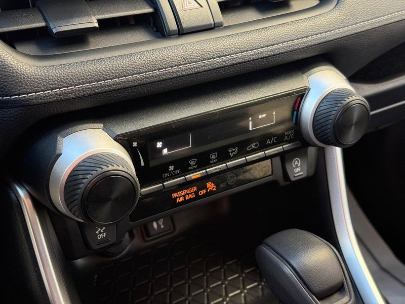 Used 2019 Toyota RAV4 LE w/ All Weather Liner Package AWD/4WD image 28