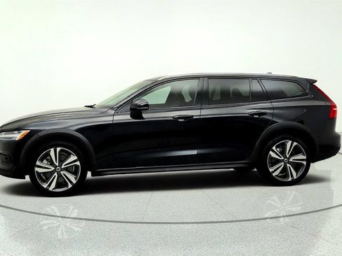 Used 2025 Volvo V60 B5 Cross Country Plus AWD/4WD image 8