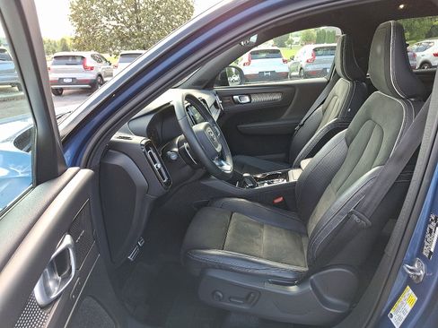 Used 2020 Volvo XC40 T5 R-Design image 13
