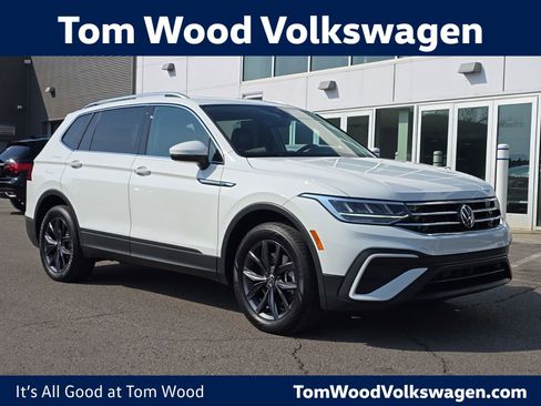 Certified 2022 Volkswagen Tiguan SE image 1