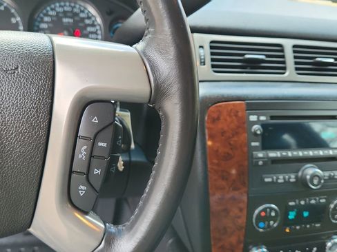 Used 2014 Chevrolet Suburban LT w/ Luxury Package image 20