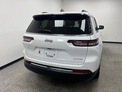 Certified 2024 Jeep Grand Cherokee L Limited w/ Luxury Tech Group II image 7