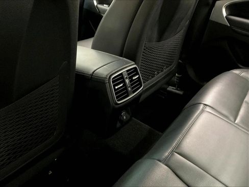 Used 2022 Genesis G70 2.0T RWD image 18