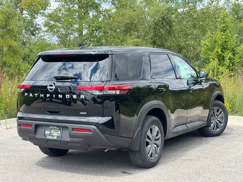 Certified 2025 Nissan Pathfinder S image 6