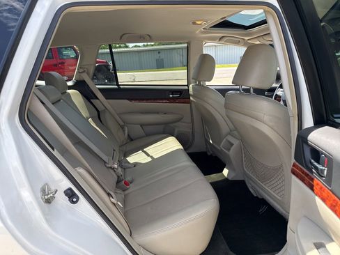 Used 2012 Subaru Outback 2.5i Limited w/ Moonroof Pkg AWD/4WD image 12