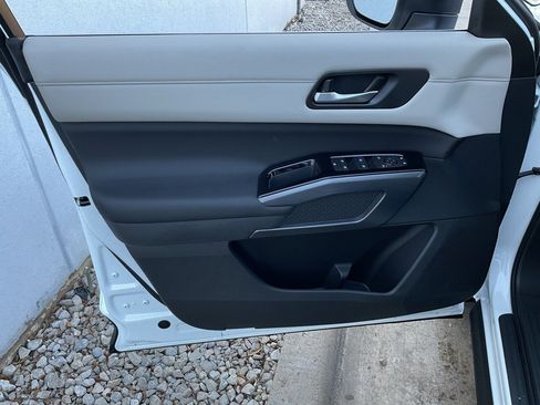 New 2026 Nissan Pathfinder SL image 12