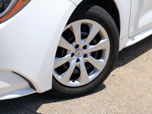 Used 2022 Toyota Corolla LE FWD image 28