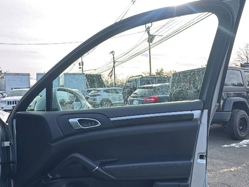 Used 2016 Porsche Cayenne image 18