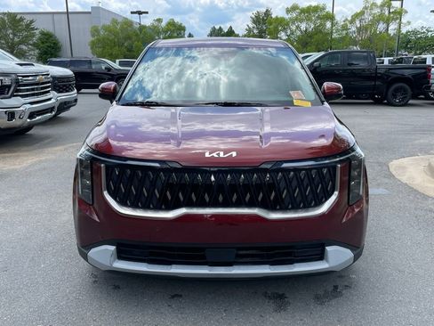 Used 2025 Kia Carnival FWD image 2