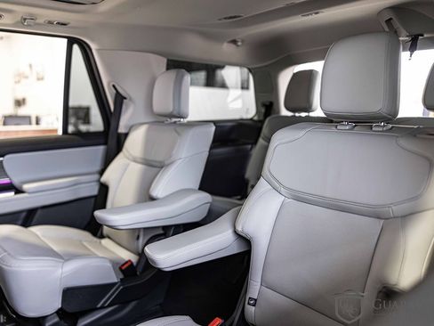 Used 2025 Ford Expedition Platinum image 32