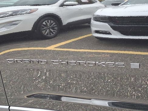 New 2025 Jeep Grand Cherokee L Laredo image 20