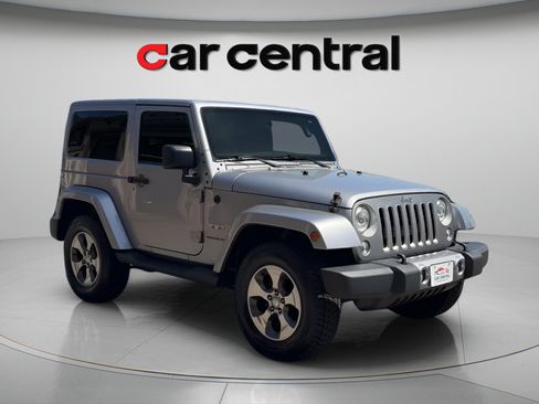 Used 2018 Jeep Wrangler Sahara w/ Connectivity Group AWD/4WD image 8