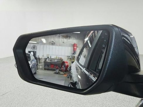 Used 2022 Chevrolet Equinox LT FWD image 12