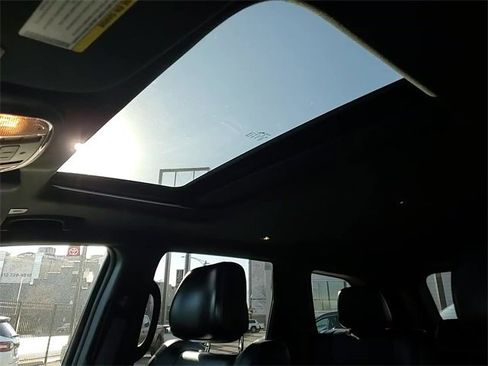 Used 2021 Jeep Grand Cherokee Limited image 21