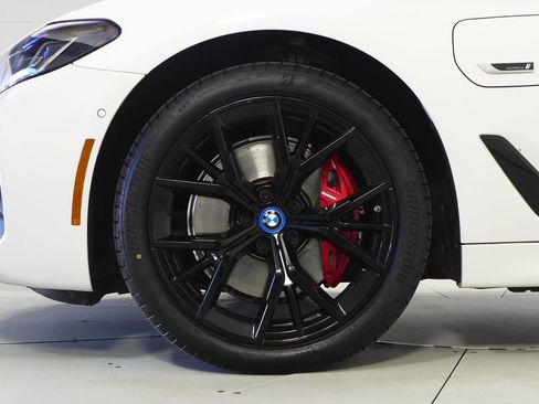 Certified 2023 BMW 530e w/ M Sport Package image 5