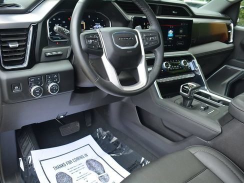 Used 2024 GMC Sierra 1500 Denali w/ Technology Package AWD/4WD image 12