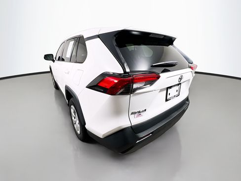 Used 2022 Toyota RAV4 LE FWD image 8