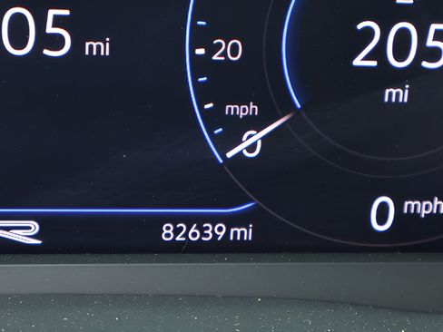 Used 2021 Volkswagen Atlas SEL R-Line FWD image 2