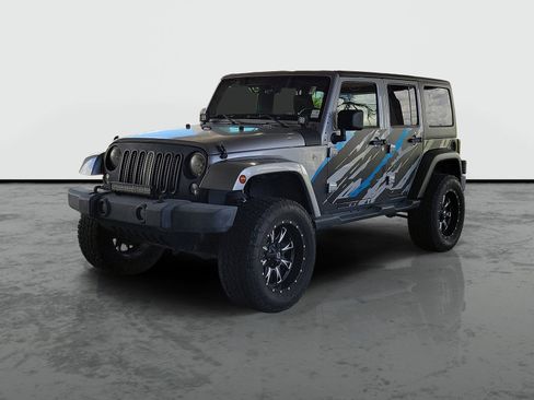 Used 2014 Jeep Wrangler Unlimited Sahara w/ Dual Top Group AWD/4WD image 4