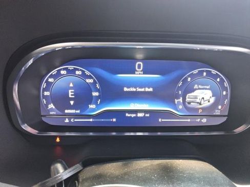 Used 2024 Chevrolet Suburban LT RWD image 19