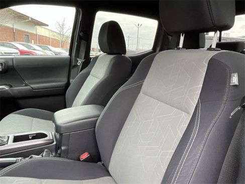 Used 2021 Toyota Tacoma TRD Off-Road image 27