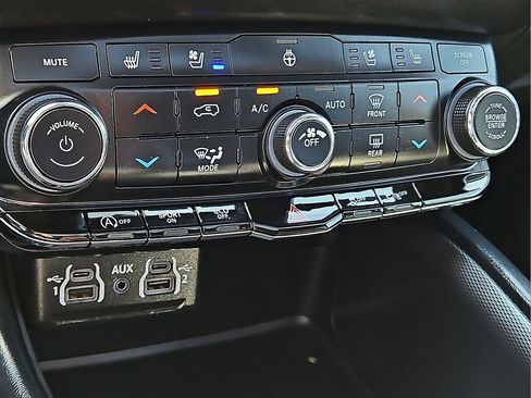 Used 2024 Dodge Durango GT RWD image 42