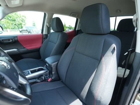 Used 2019 Toyota Tacoma SR5 RWD image 33