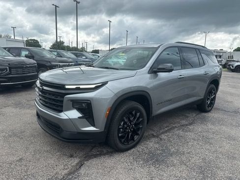New 2026 Chevrolet Traverse LT w/ Midnight/Sport Edition FWD image 7