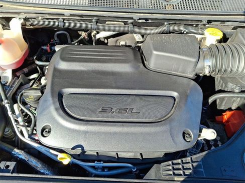 Used 2023 Chrysler Pacifica Limited image 27