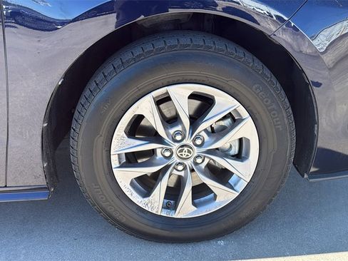 Used 2023 Toyota Sienna XLE image 35