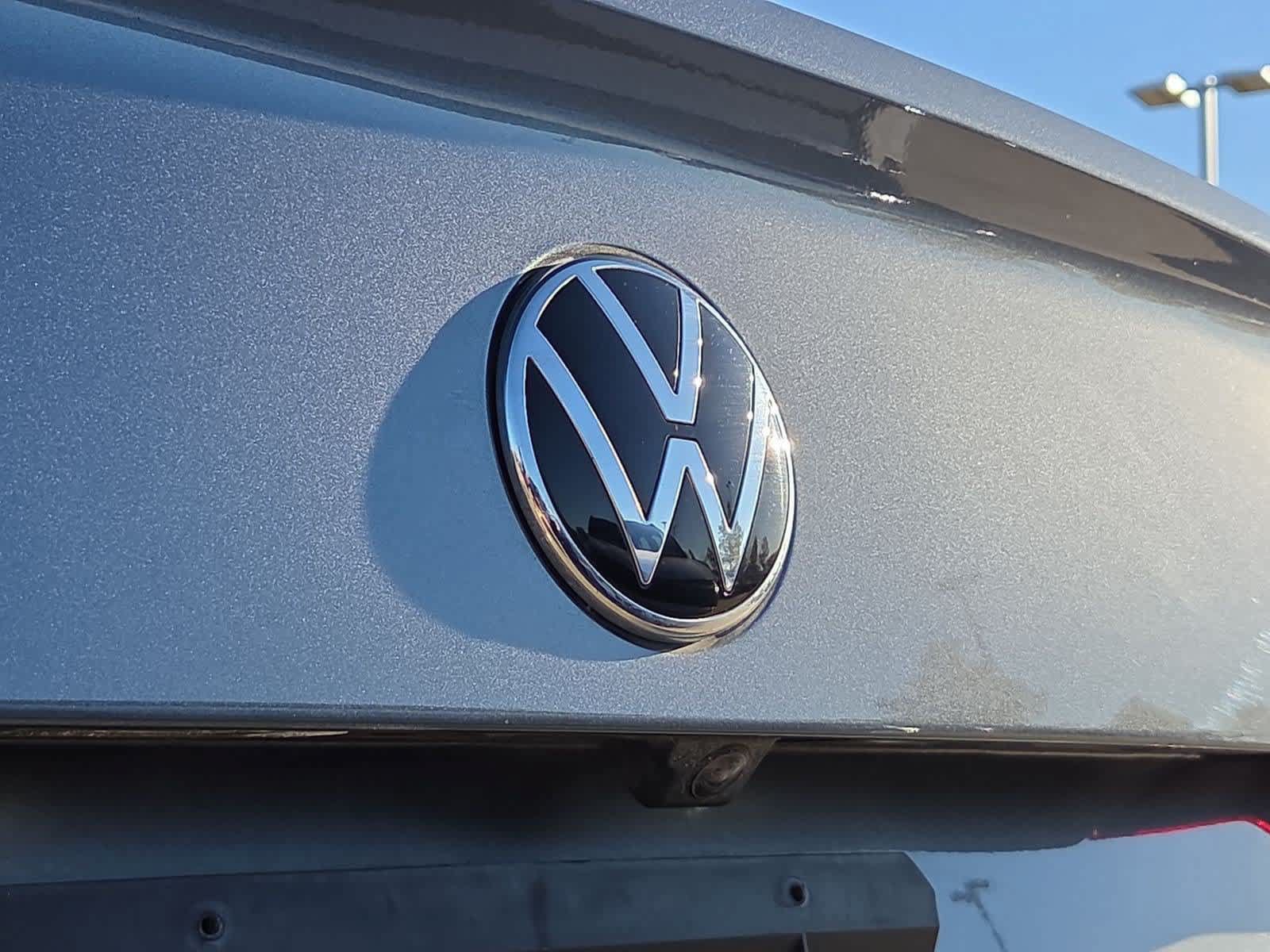 Used 2024 Volkswagen Jetta SE w/ Panoramic Sunroof Package FWD image 11