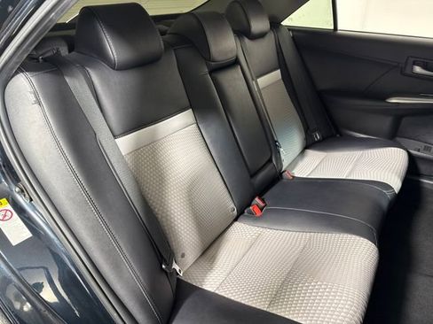 Used 2014 Toyota Camry SE image 18