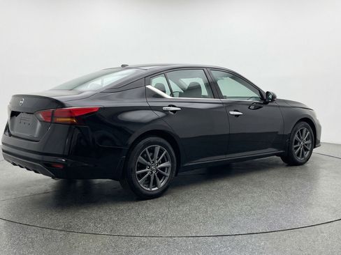 Used 2025 Nissan Altima 2.5 SV FWD image 9