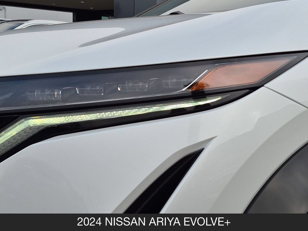 Used 2024 Nissan Ariya AWD image 10