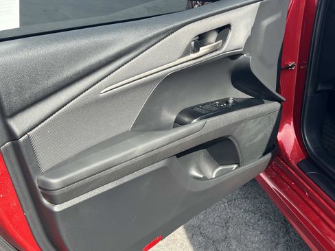 Used 2025 Toyota Camry SE w/ Convenience Package image 6