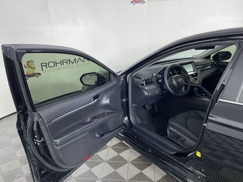 Used 2024 Toyota Camry SE image 18