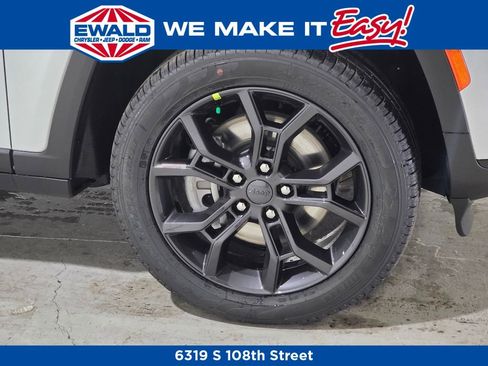 New 2025 Jeep Grand Cherokee L Limited image 13