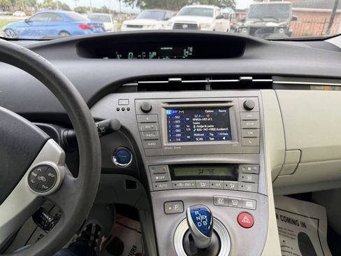 Used 2014 Toyota Prius Three FWD image 3